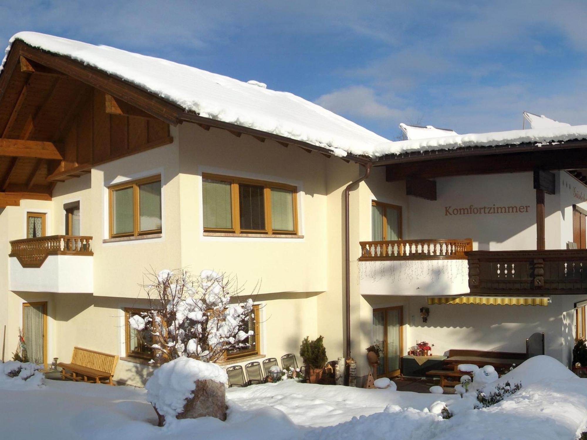 Gaestehaus Burgi Fuegen Exterior photo