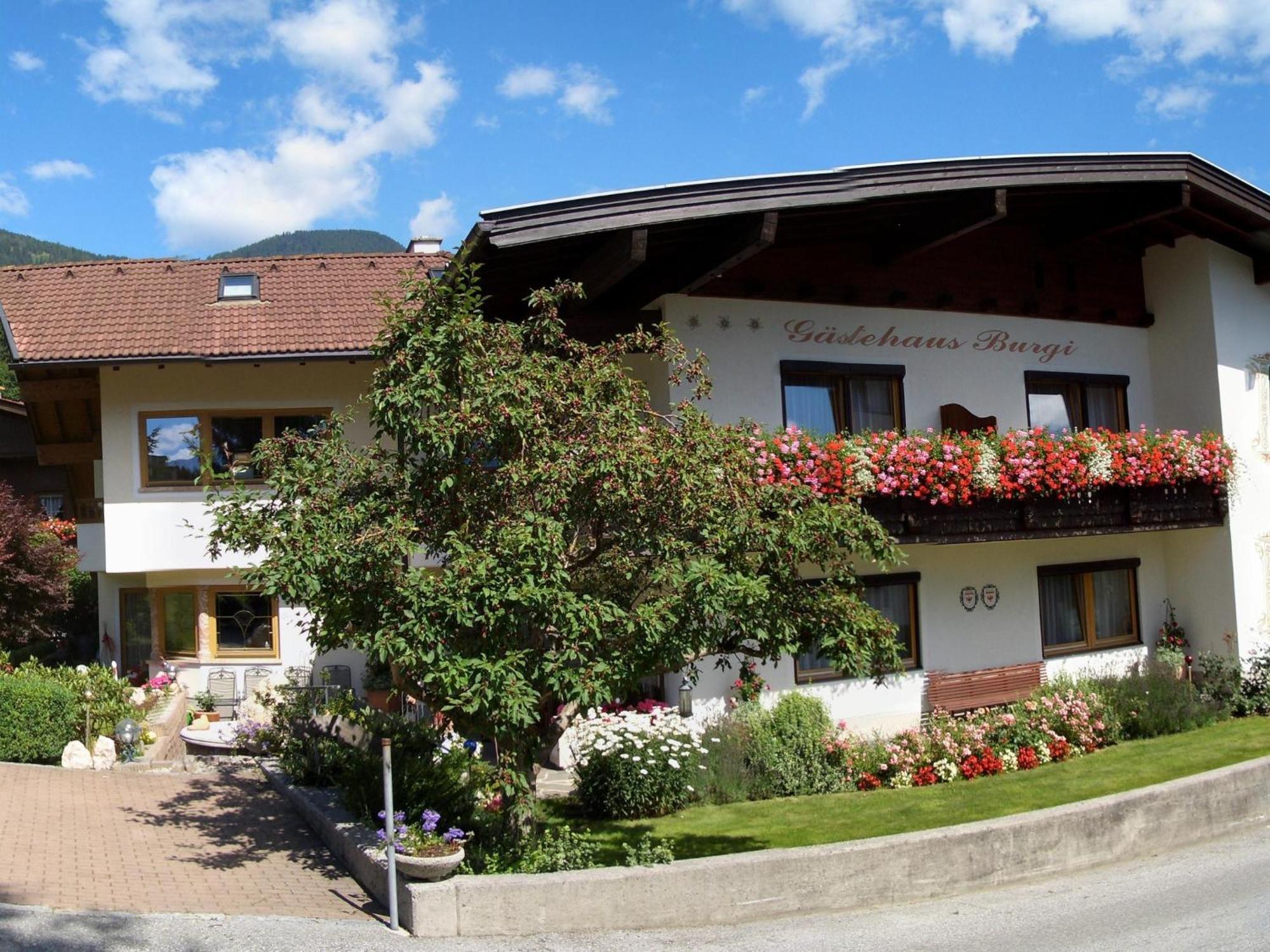 Gaestehaus Burgi Fuegen Exterior photo